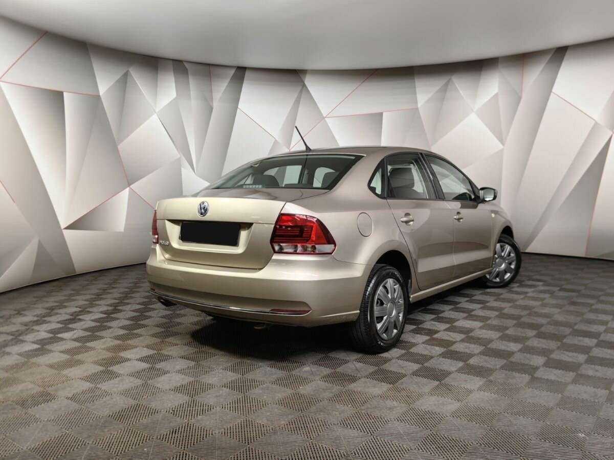 Купить Volkswagen Polo с пробегом. Фото: #1