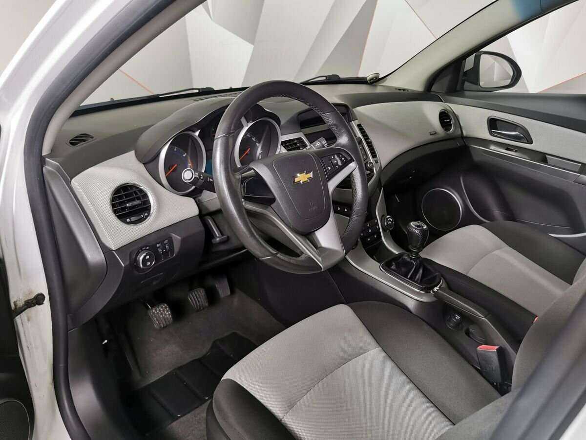Купить Chevrolet Cruze с пробегом. Фото: #13