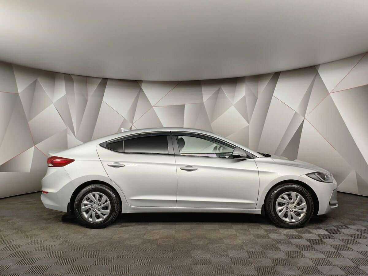 Купить Hyundai Elantra с пробегом. Фото: #4