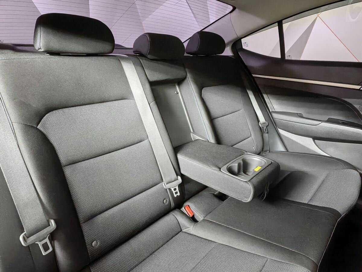Купить Hyundai Elantra с пробегом. Фото: #11