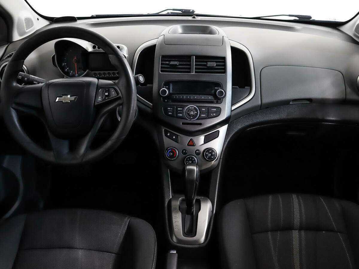 Купить Chevrolet Aveo с пробегом. Фото: #11