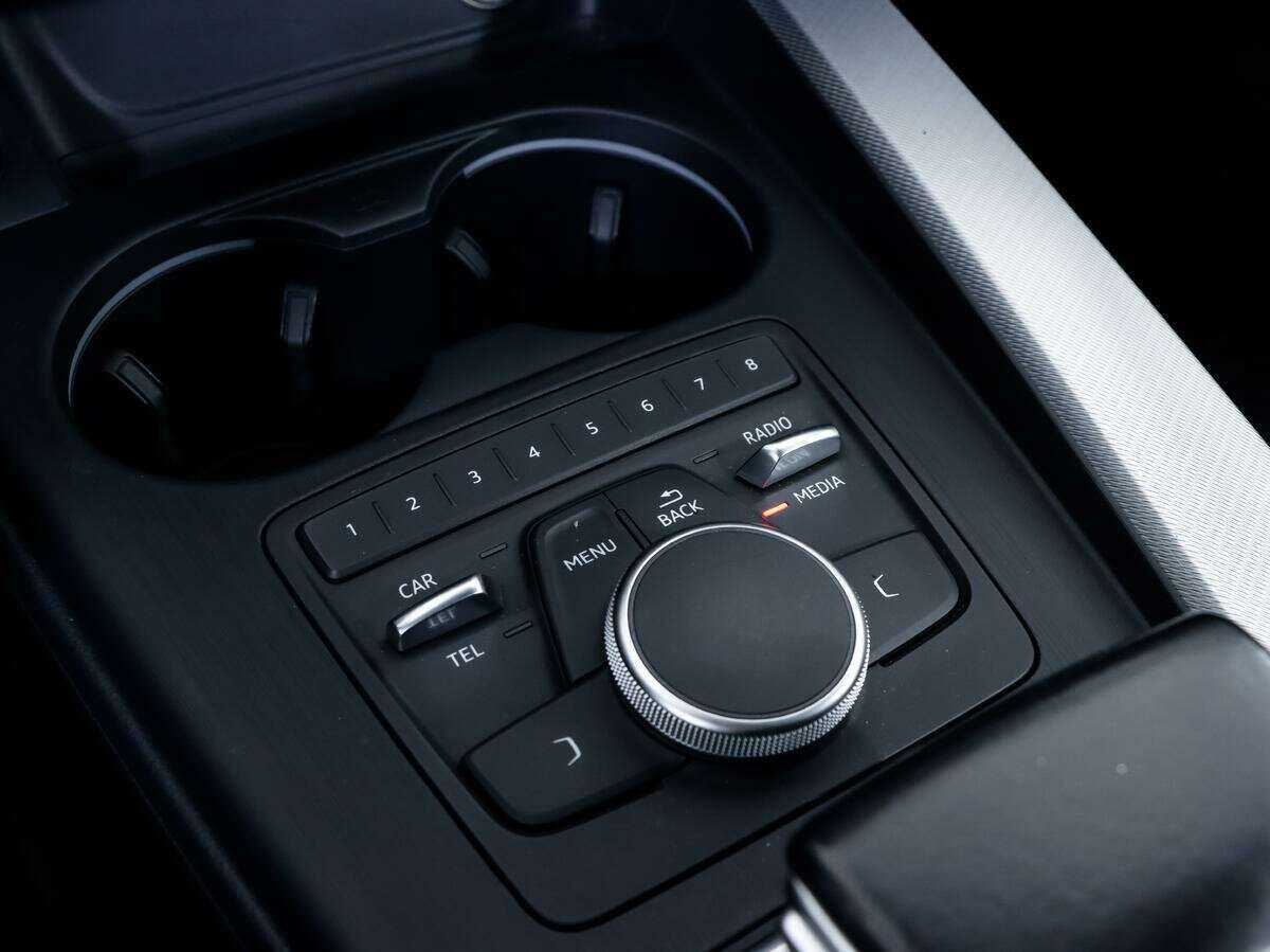 Купить Audi A4 с пробегом. Фото: #10