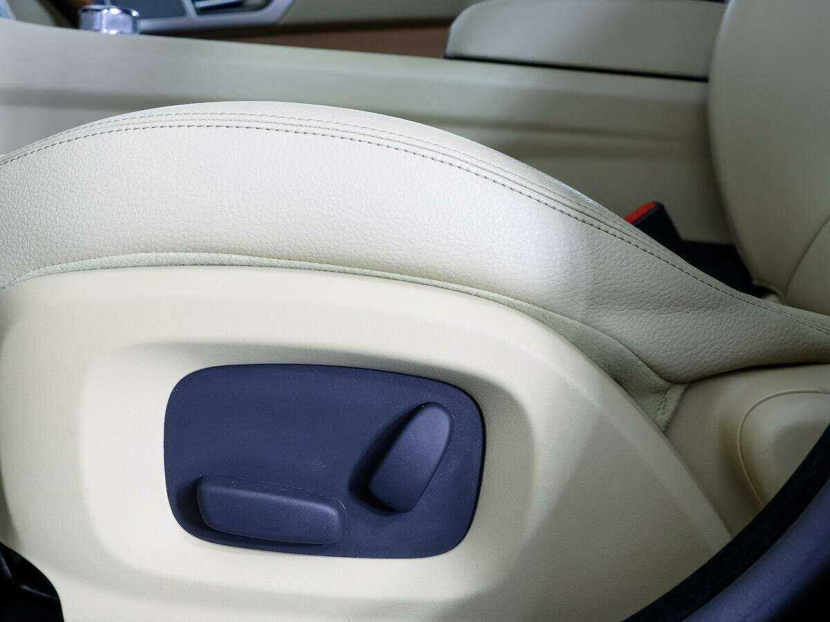 Купить Jaguar XF с пробегом. Фото: #10