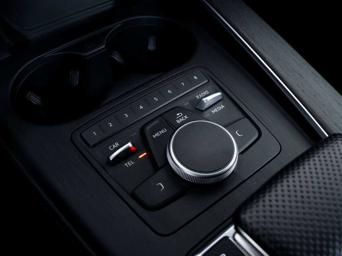 Купить Audi A4 с пробегом. Фото: #12