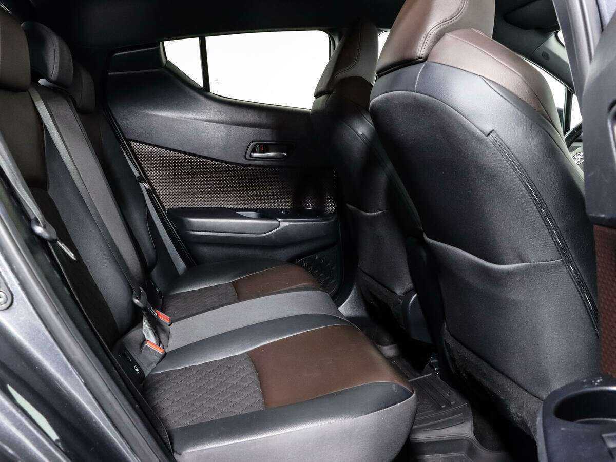 Купить Toyota C-HR с пробегом. Фото: #10