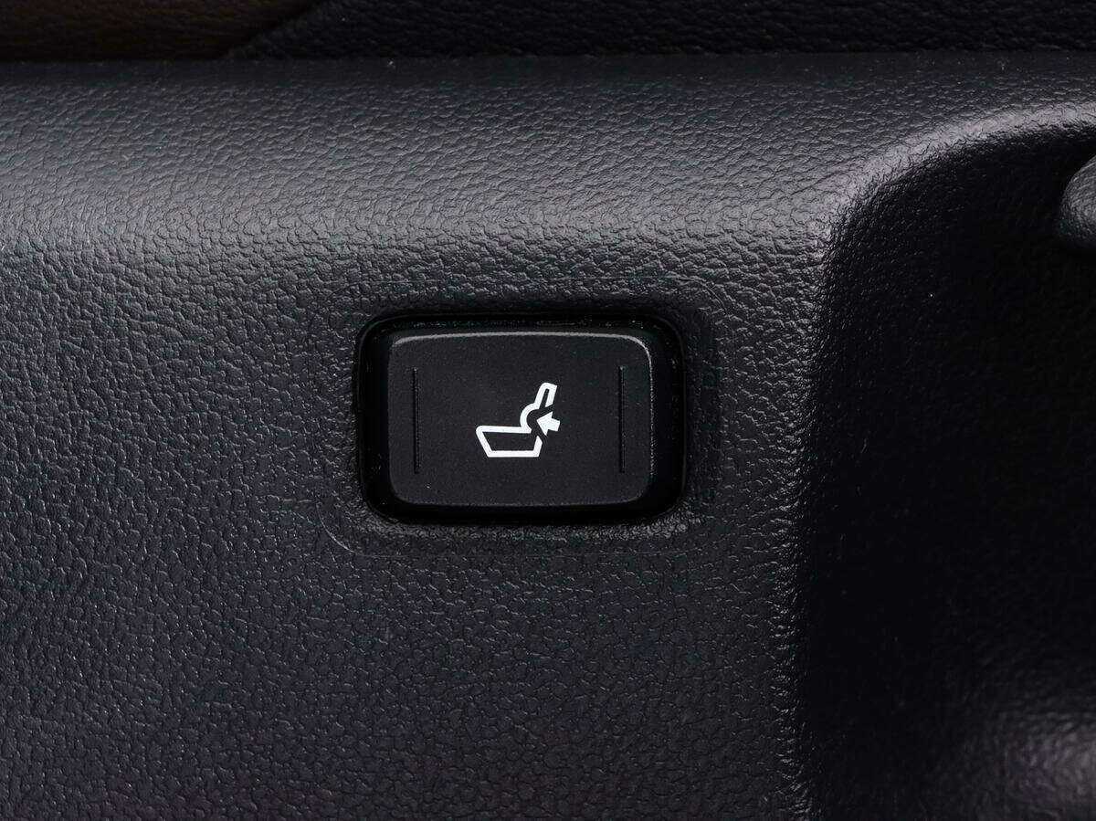 Купить Toyota C-HR с пробегом. Фото: #18