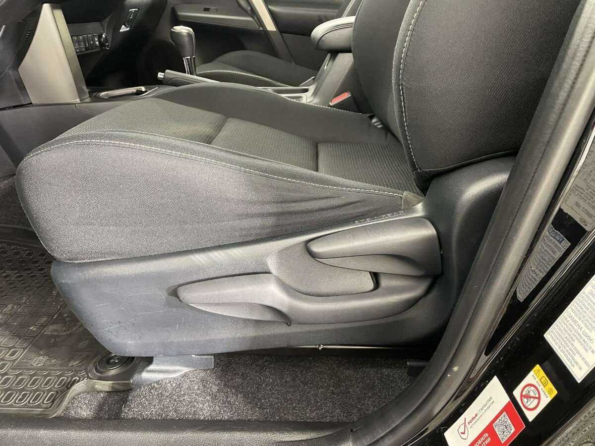 Купить Toyota RAV4 с пробегом. Фото: #9