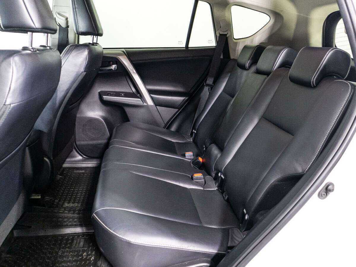 Купить Toyota RAV4 с пробегом. Фото: #9