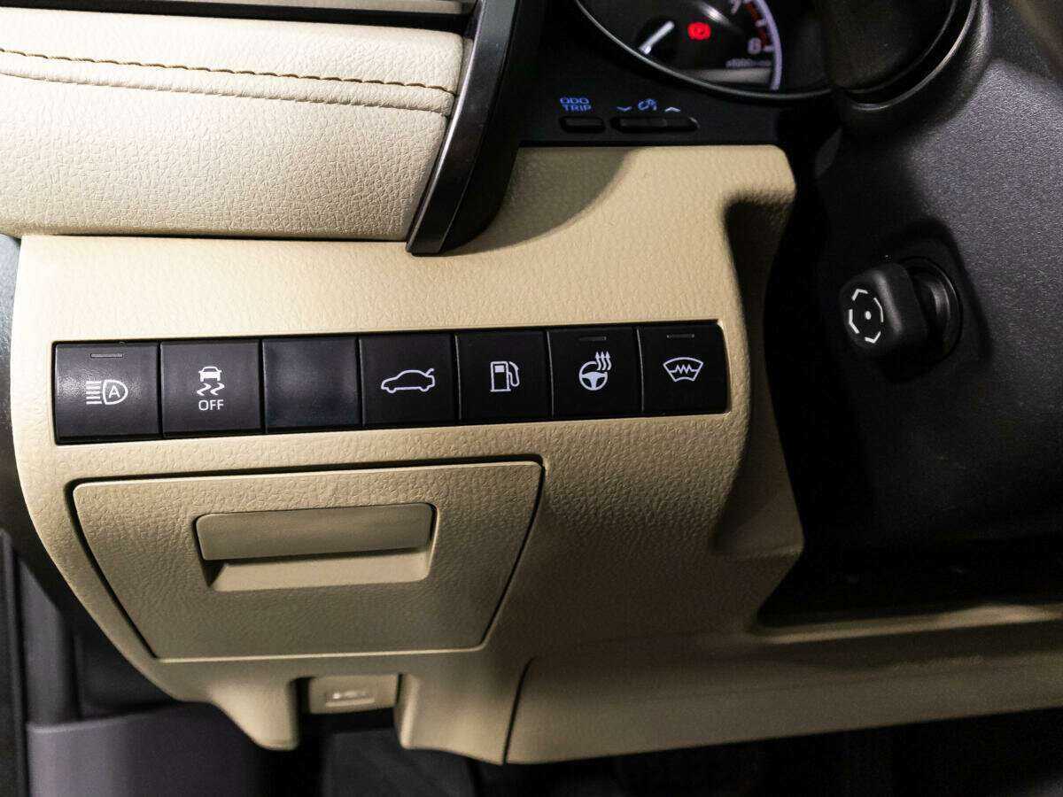 Купить Toyota Camry с пробегом. Фото: #18