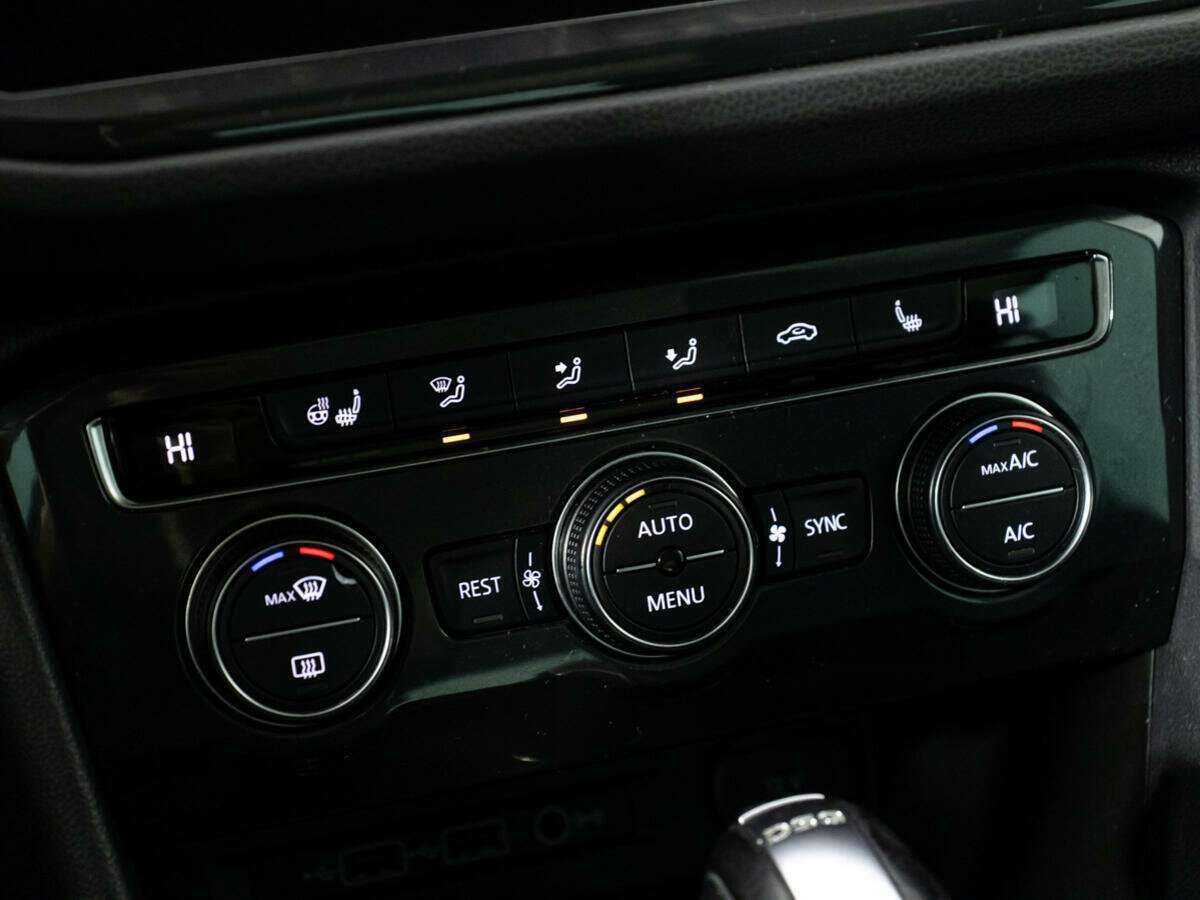 Купить Volkswagen Tiguan с пробегом. Фото: #16