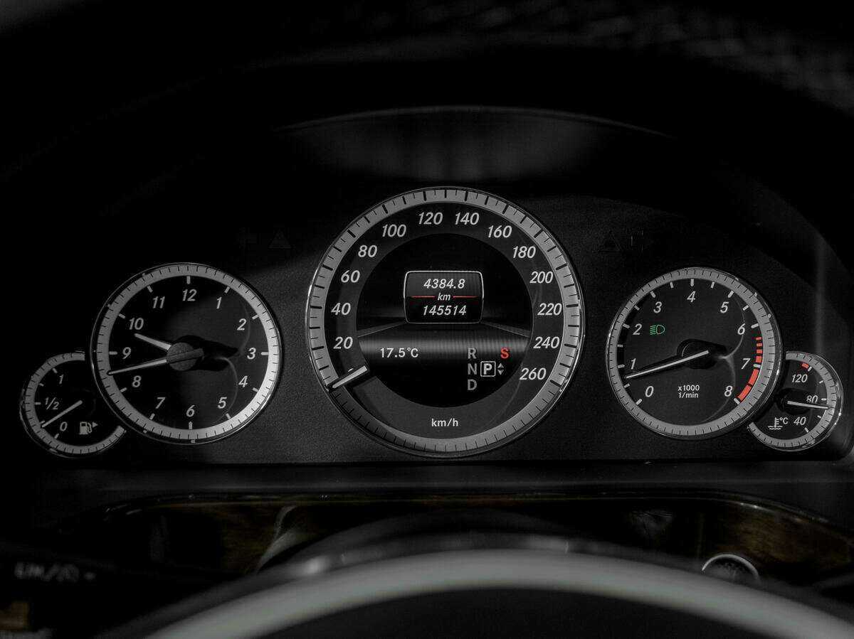 Купить Mercedes-Benz E-Класс с пробегом. Фото: #10