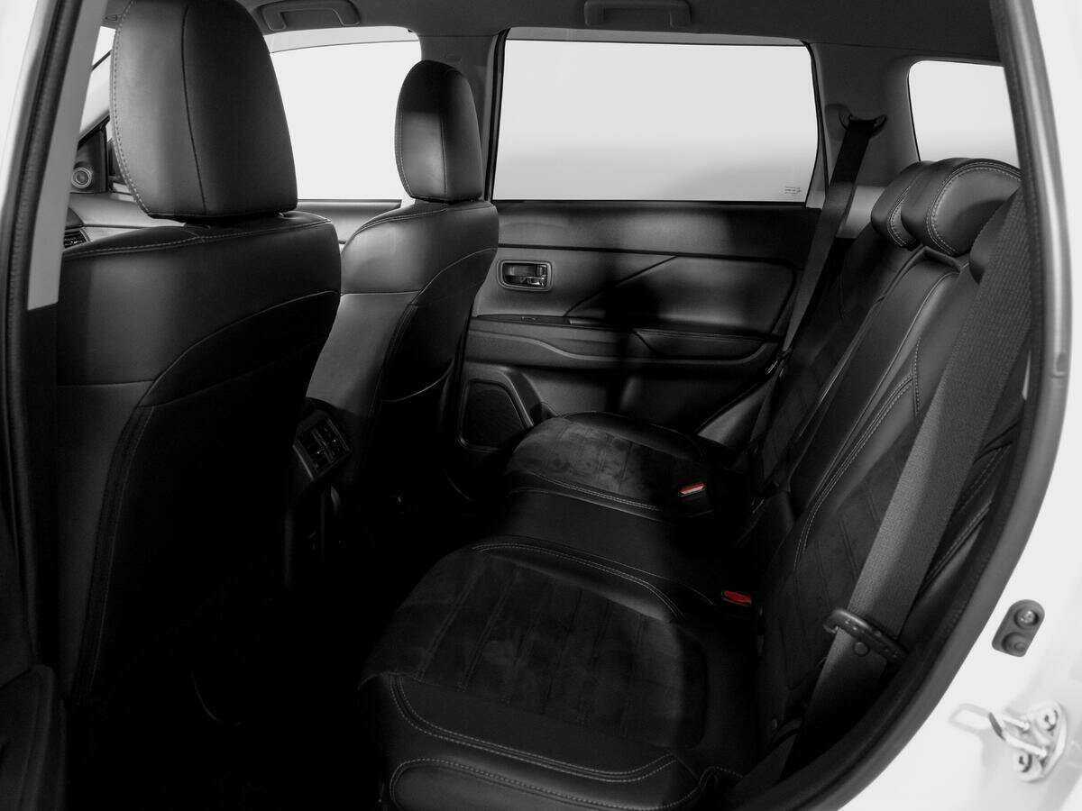 Купить Mitsubishi Outlander с пробегом. Фото: #9