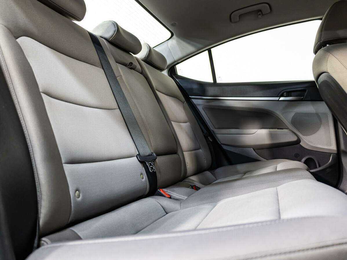Купить Hyundai Elantra с пробегом. Фото: #11