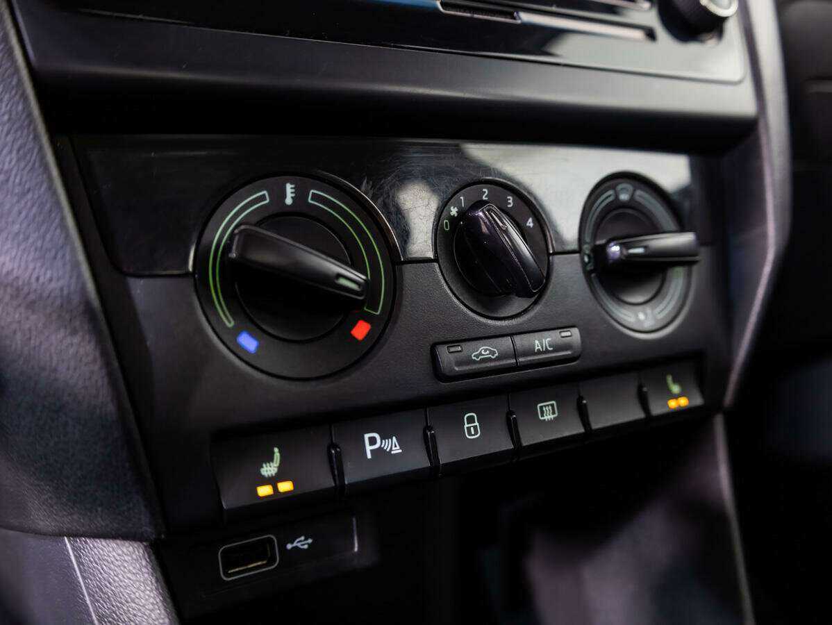 Купить Skoda Rapid с пробегом. Фото: #11