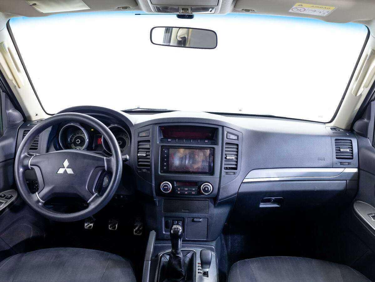 Купить Mitsubishi Pajero с пробегом. Фото: #8