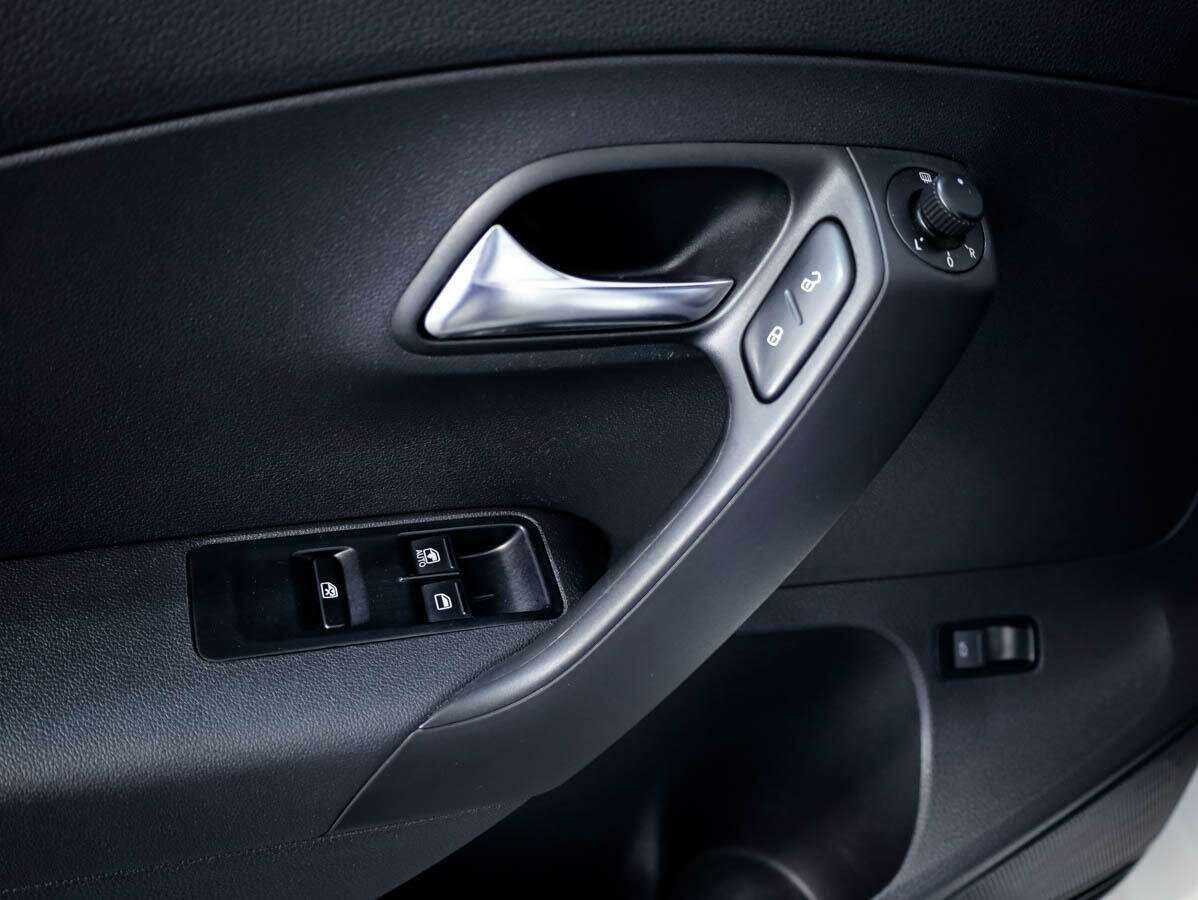 Купить Volkswagen Polo с пробегом. Фото: #13