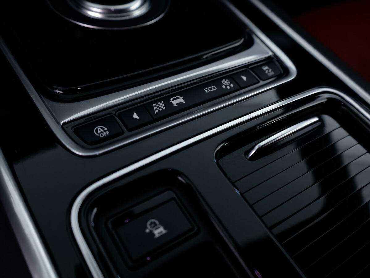 Купить Jaguar XF с пробегом. Фото: #22