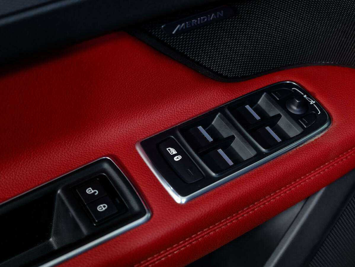 Купить Jaguar XF с пробегом. Фото: #27