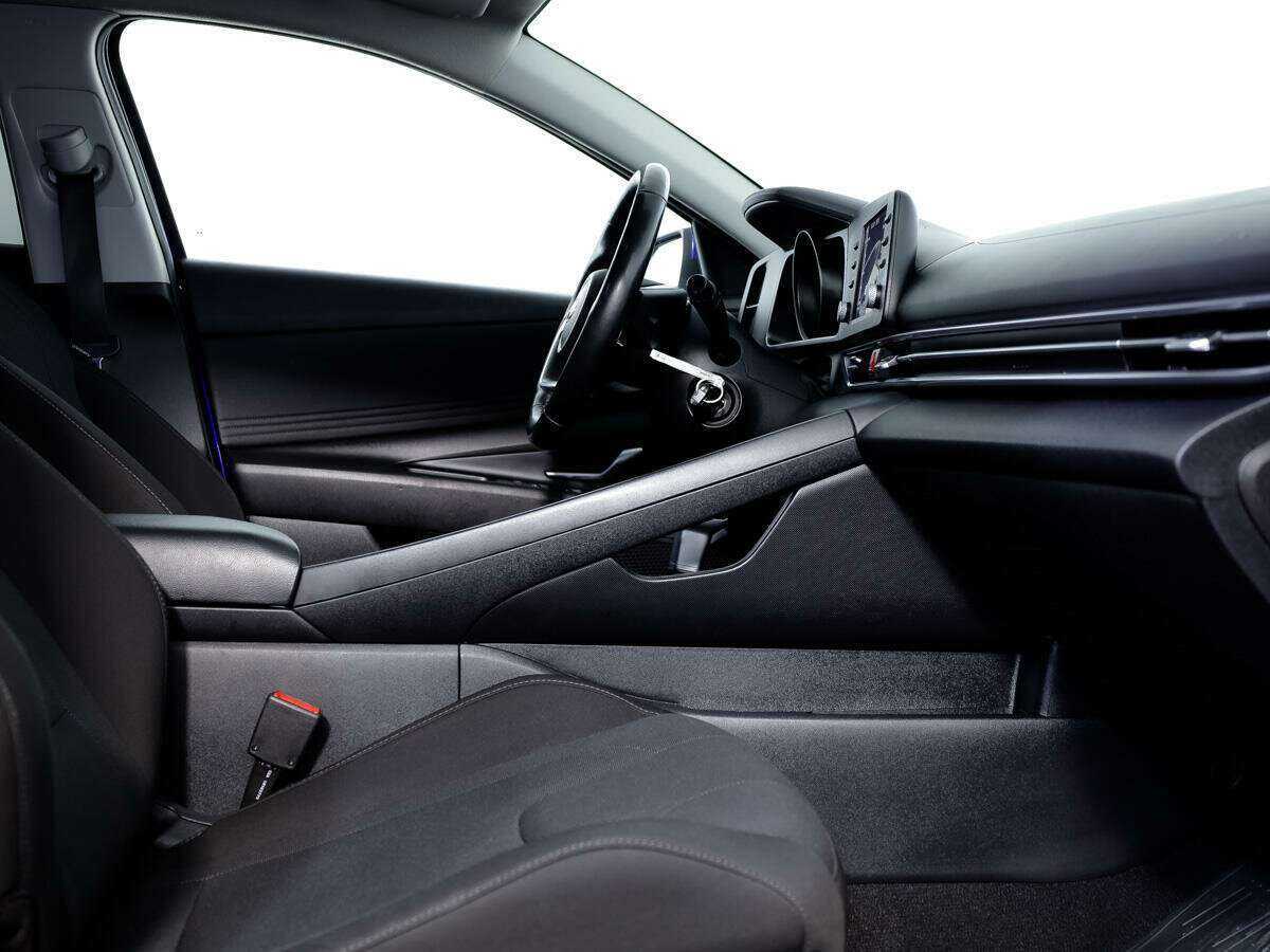 Купить Hyundai Elantra с пробегом. Фото: #19