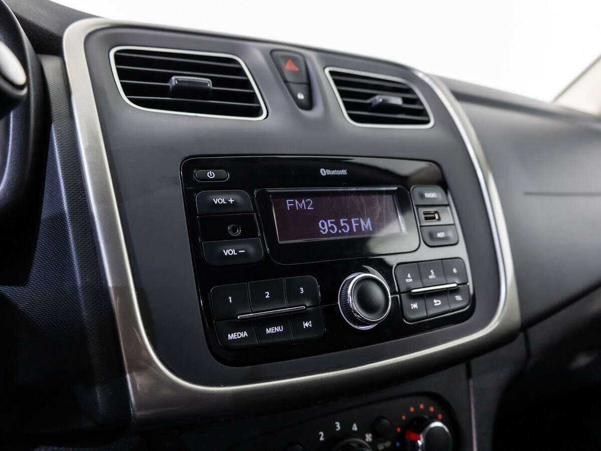 Купить Renault Logan с пробегом. Фото: #11