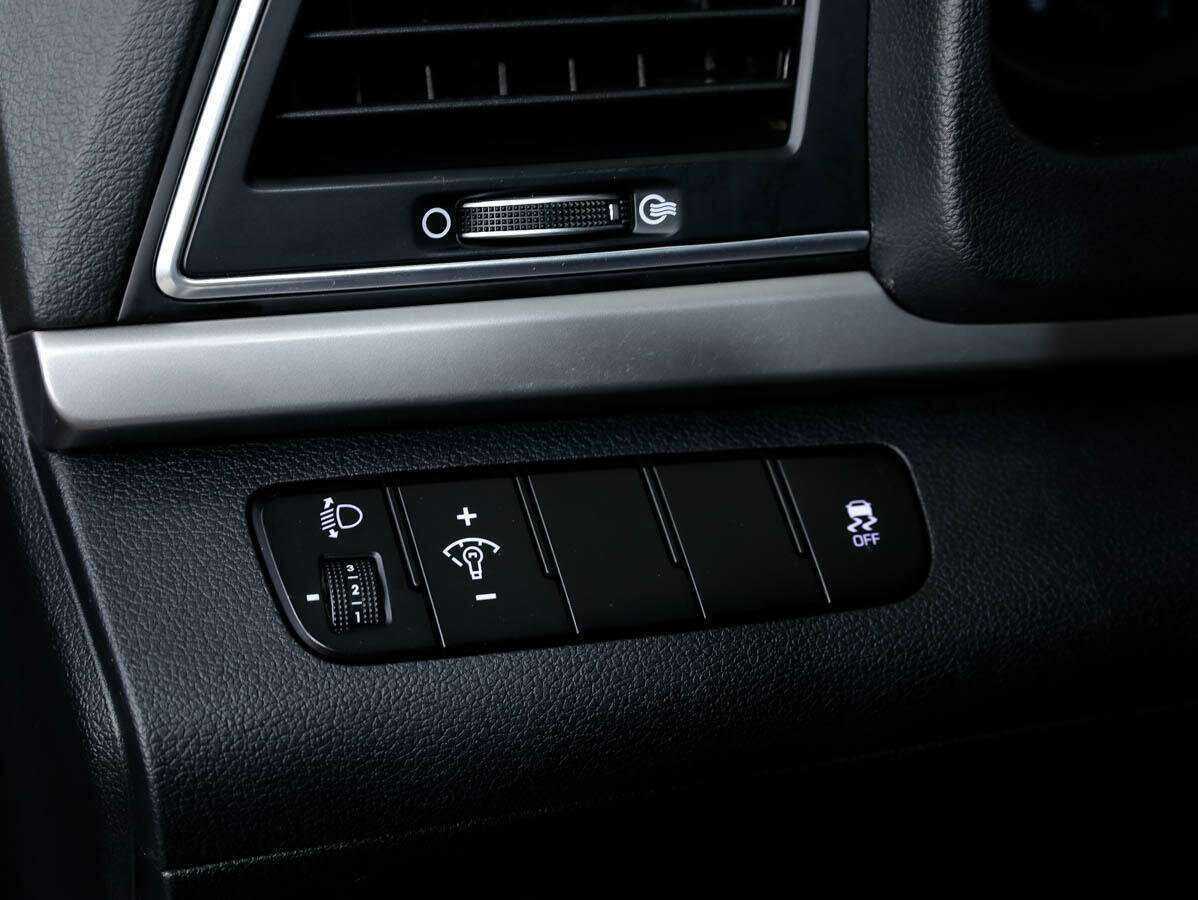 Купить Hyundai Elantra с пробегом. Фото: #12