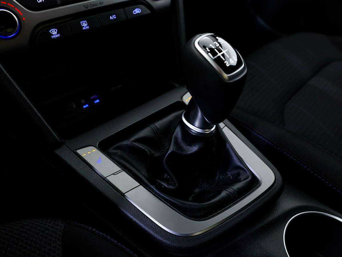 Купить Hyundai Elantra с пробегом. Фото: #16