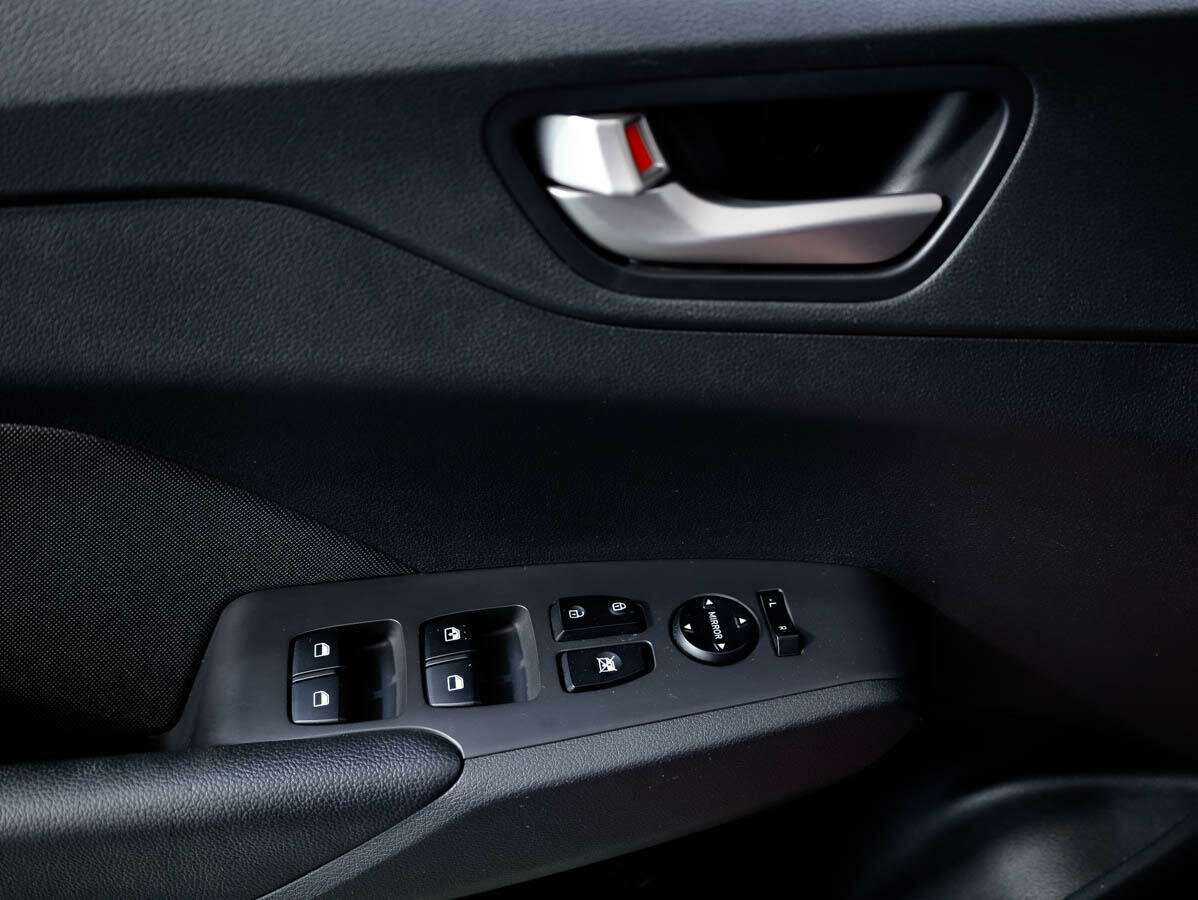 Купить Hyundai Solaris с пробегом. Фото: #12