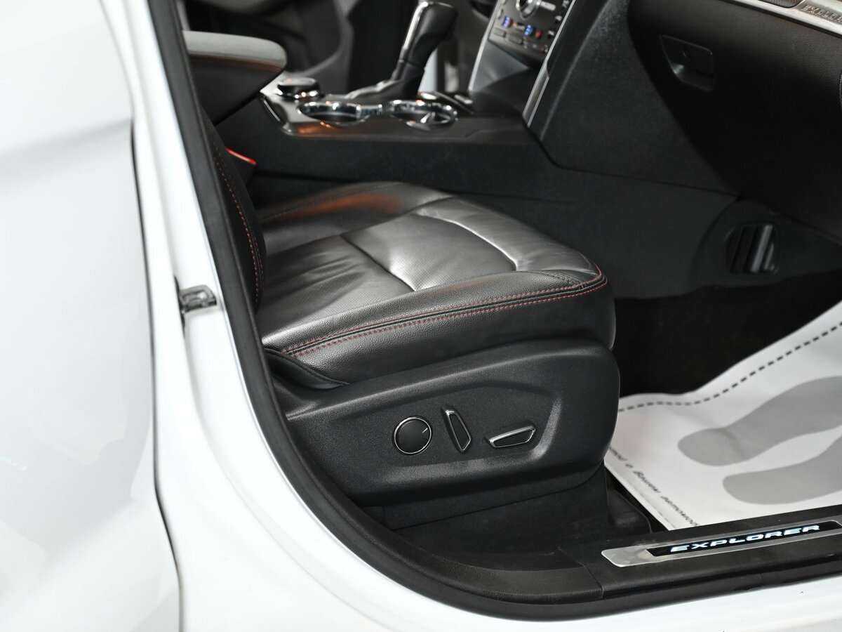 Купить Ford Explorer с пробегом. Фото: #13