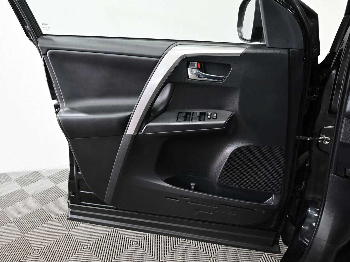 Купить Toyota RAV4 с пробегом. Фото: #6