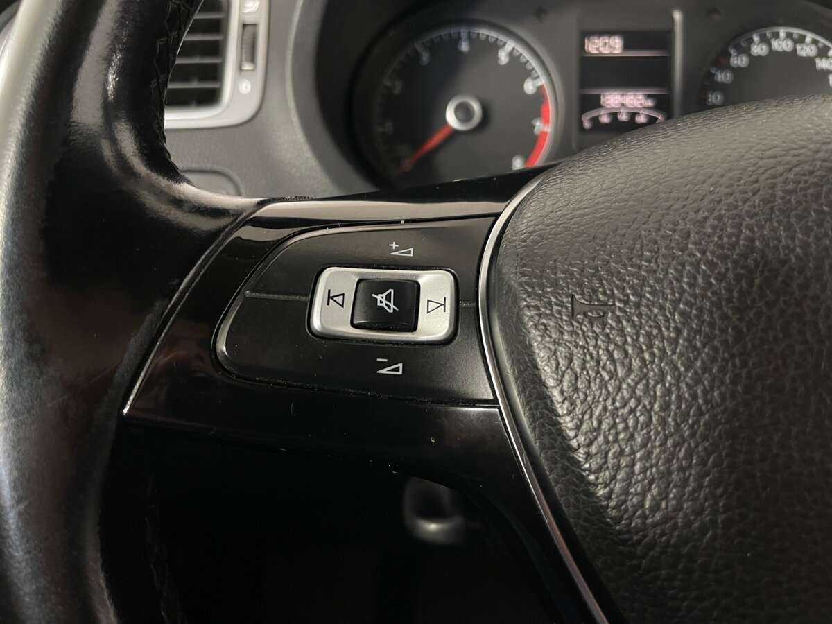 Купить Volkswagen Polo с пробегом. Фото: #11