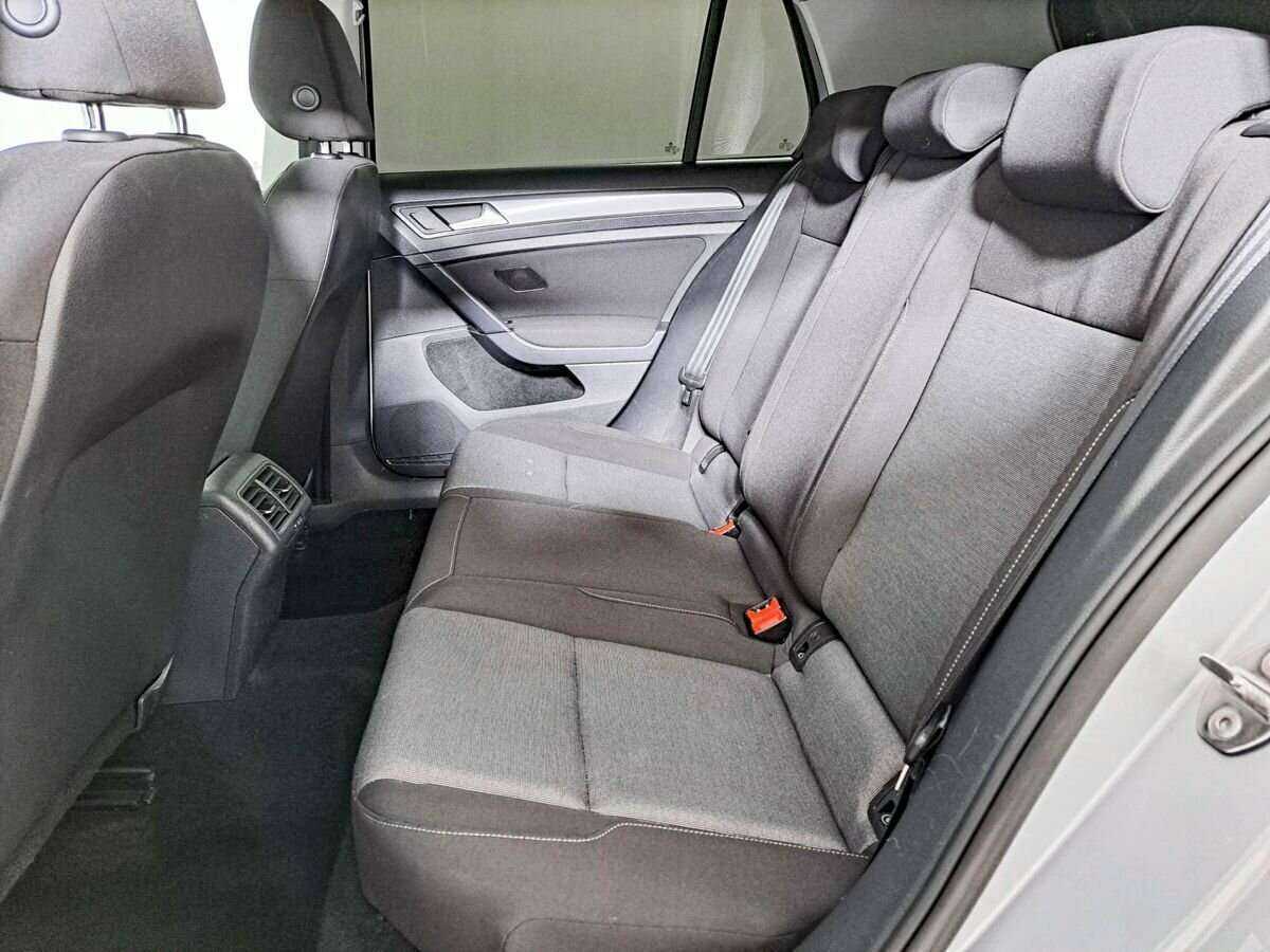 Купить Volkswagen Golf с пробегом. Фото: #9