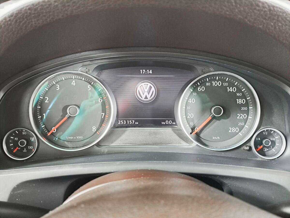 Купить Volkswagen Touareg с пробегом. Фото: #8