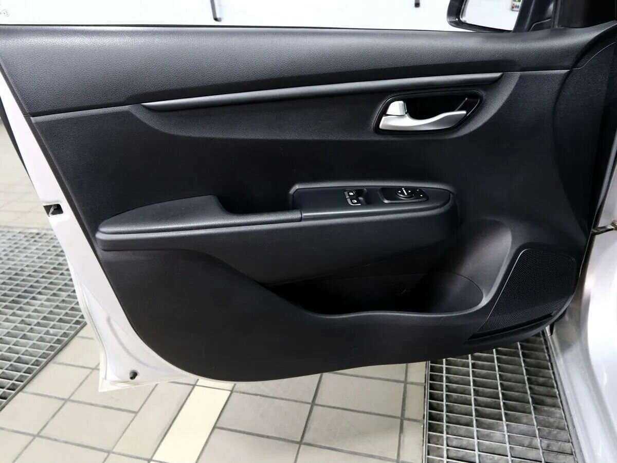 Купить Kia Rio с пробегом. Фото: #6