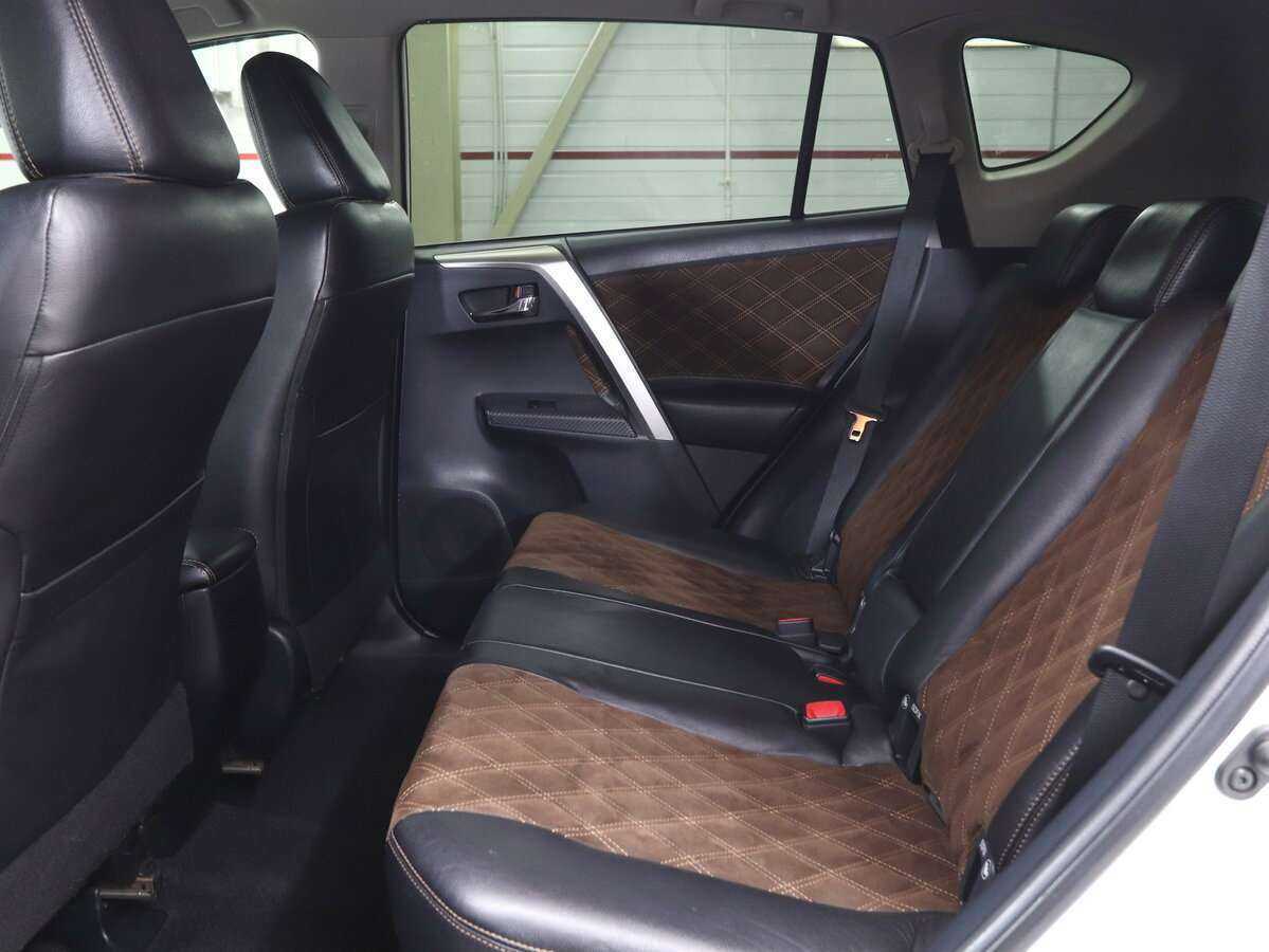 Купить Toyota RAV4 с пробегом. Фото: #18