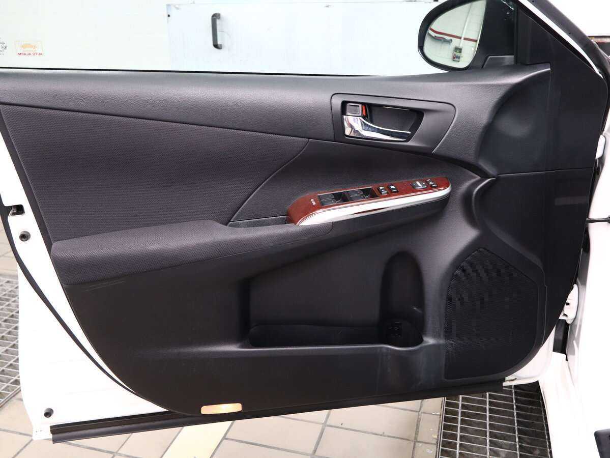 Купить Toyota Camry с пробегом. Фото: #7