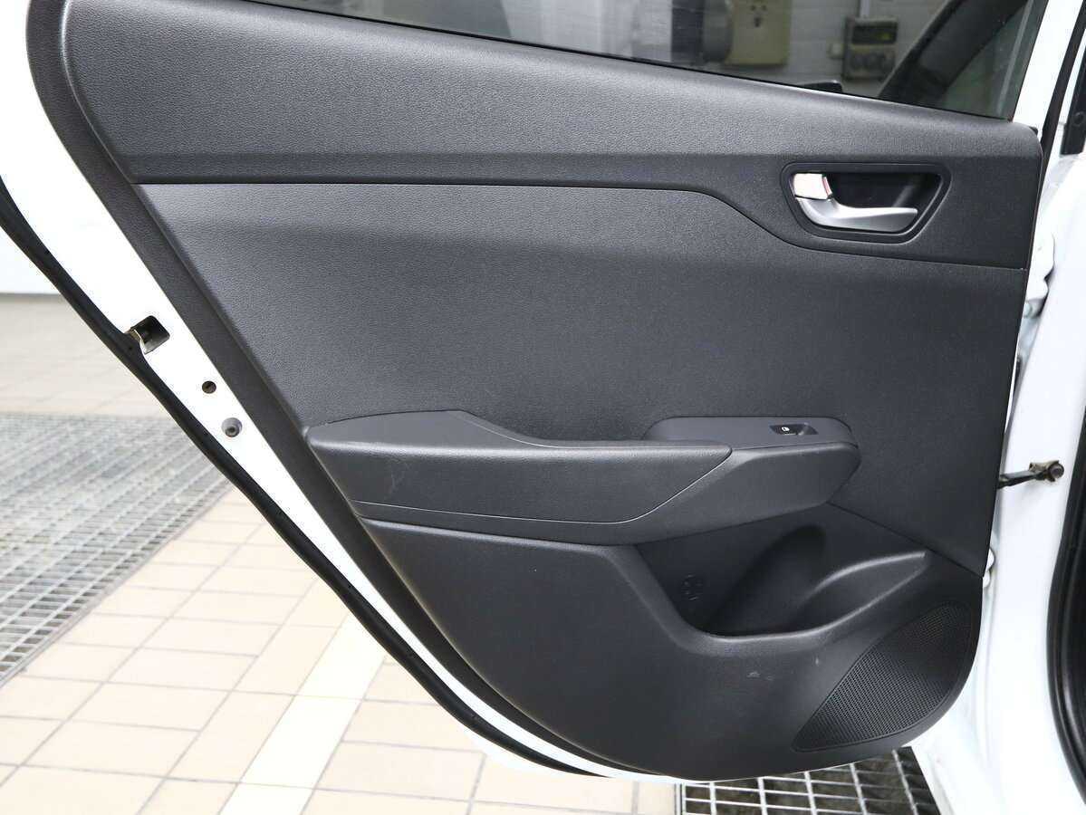 Купить Hyundai Solaris с пробегом. Фото: #11