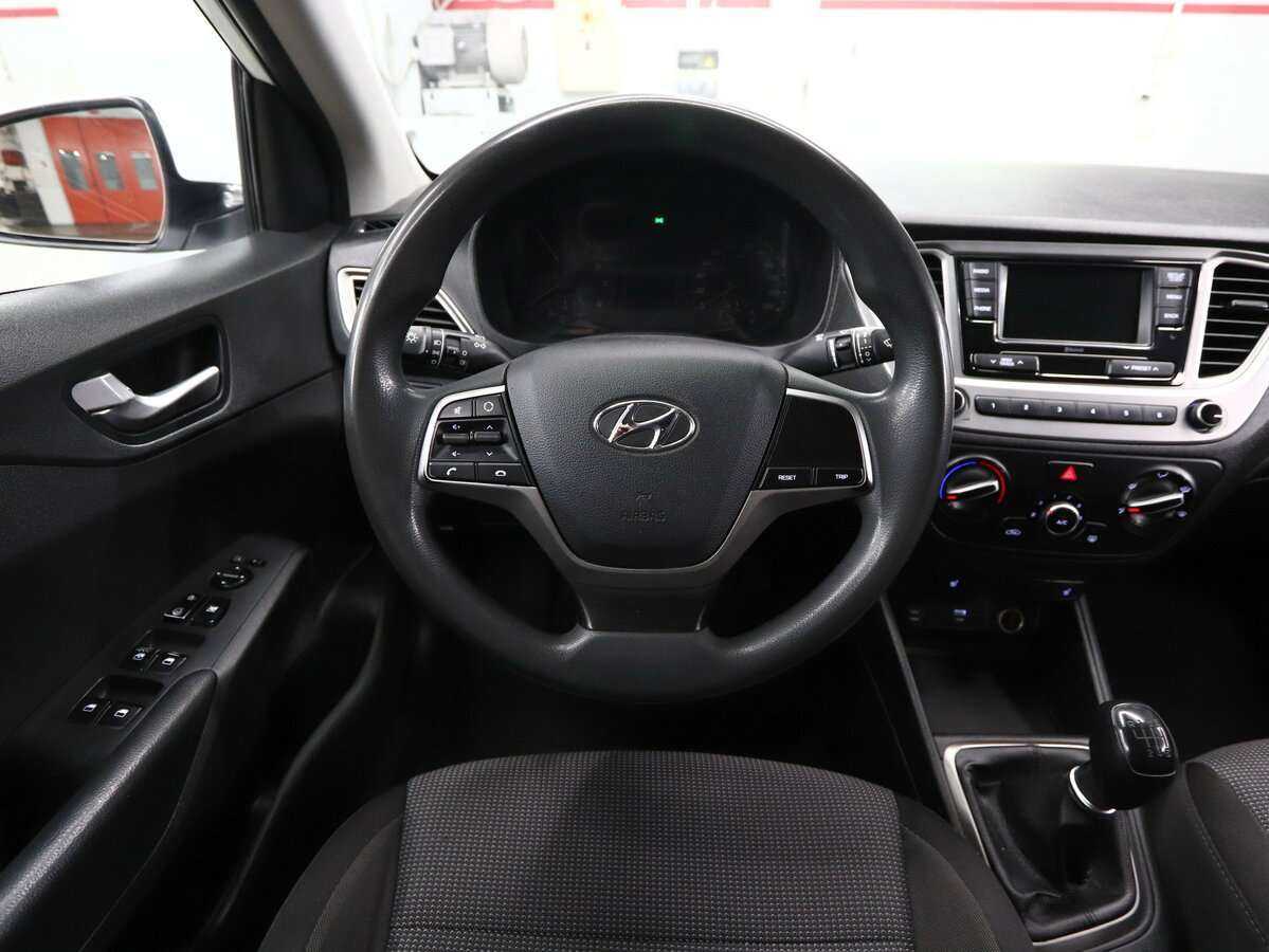 Купить Hyundai Solaris с пробегом. Фото: #18