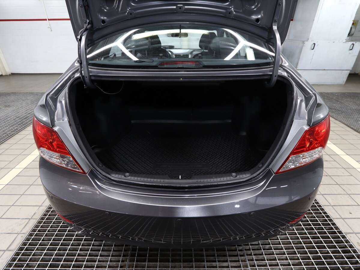 Купить Hyundai Solaris с пробегом. Фото: #4