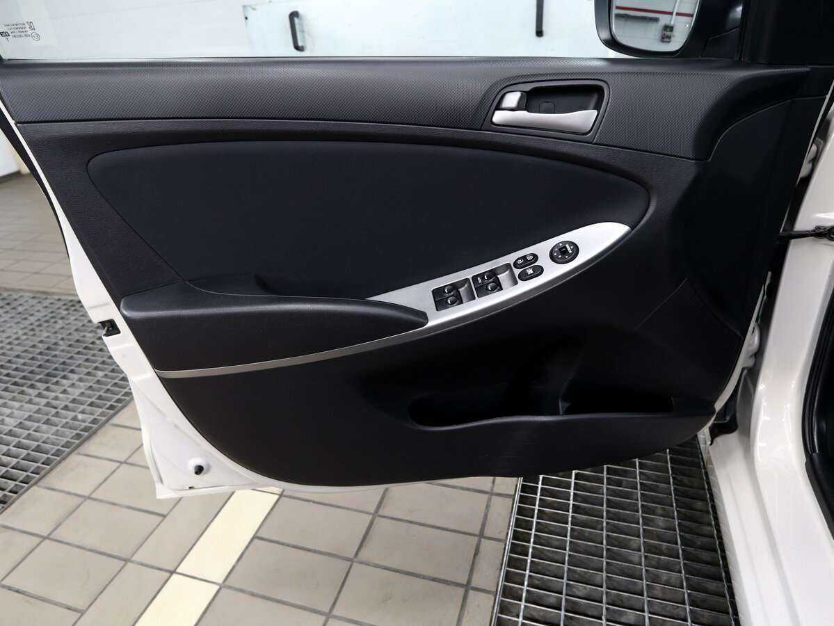 Купить Hyundai Solaris с пробегом. Фото: #15