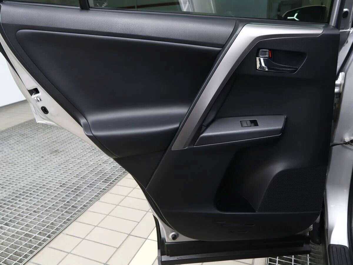 Купить Toyota RAV4 с пробегом. Фото: #16