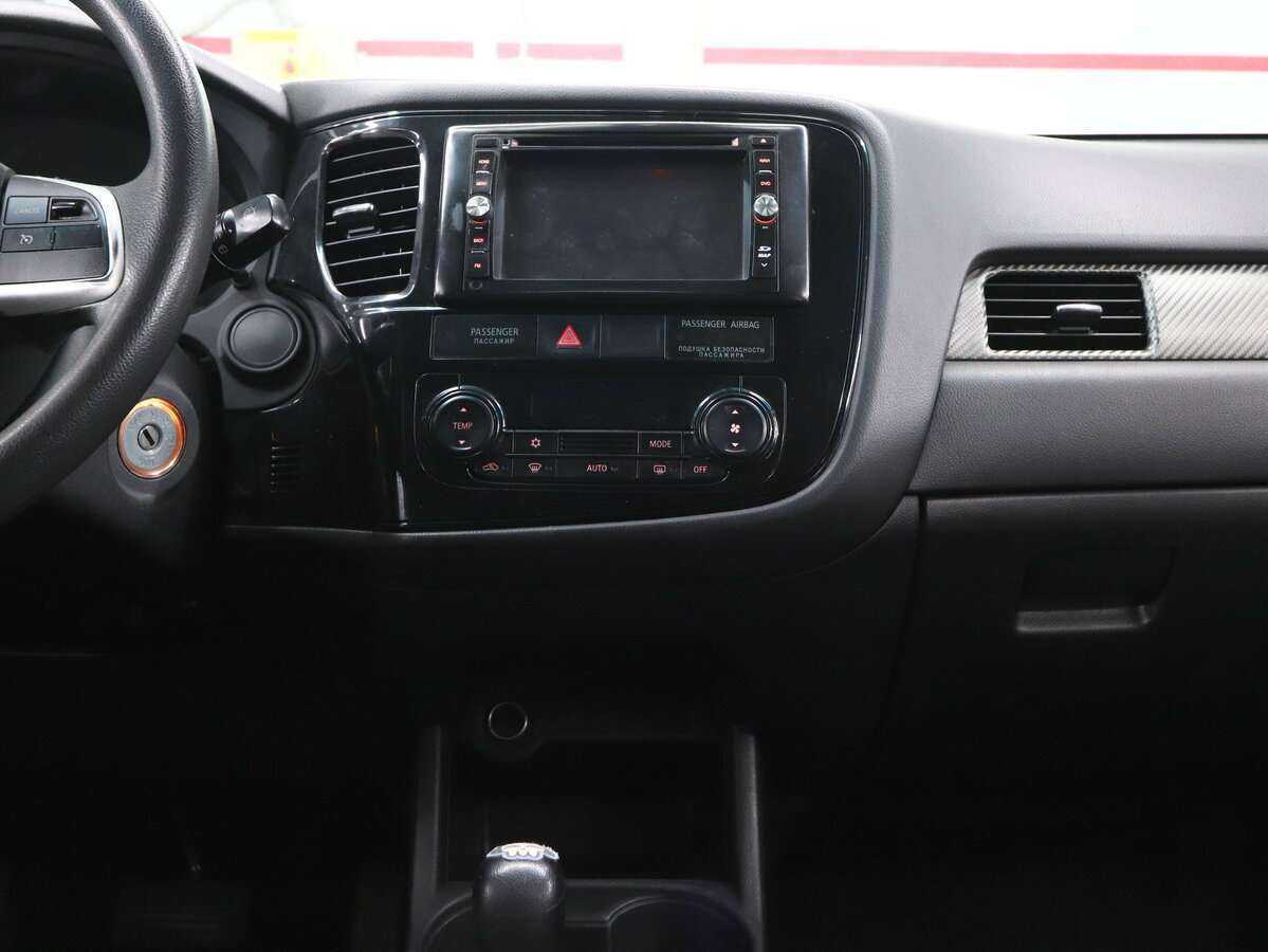 Купить Mitsubishi Outlander с пробегом. Фото: #17