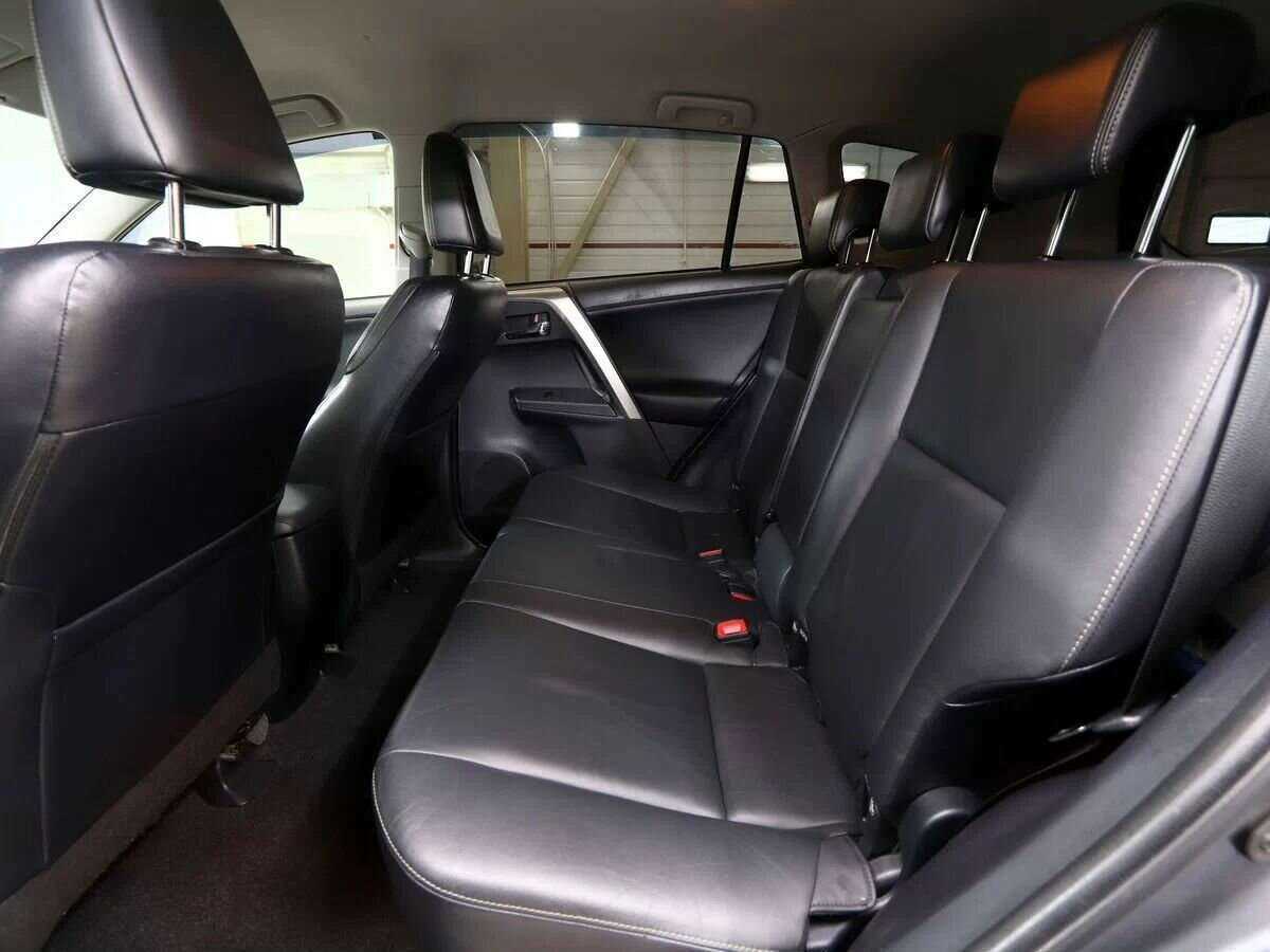 Купить Toyota RAV4 с пробегом. Фото: #8