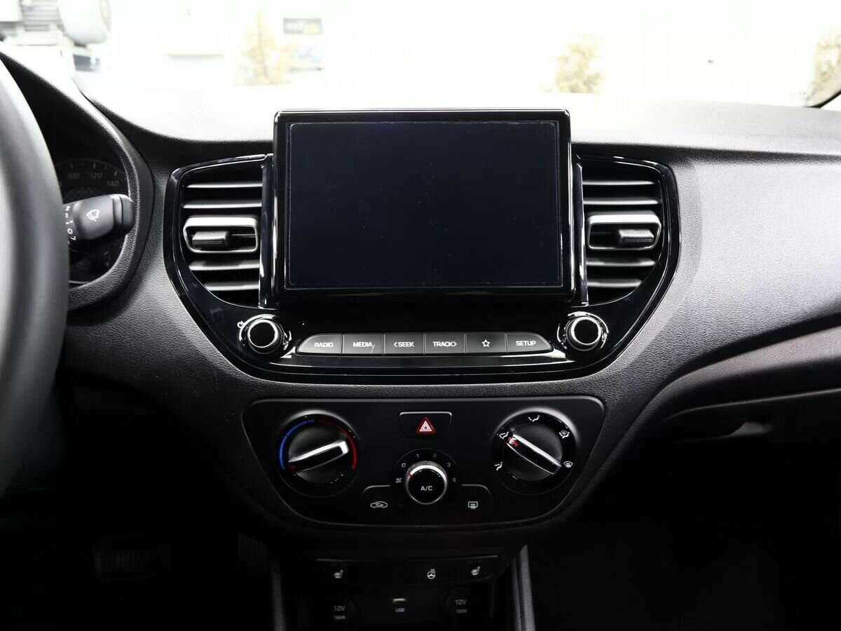 Купить Hyundai Solaris с пробегом. Фото: #18