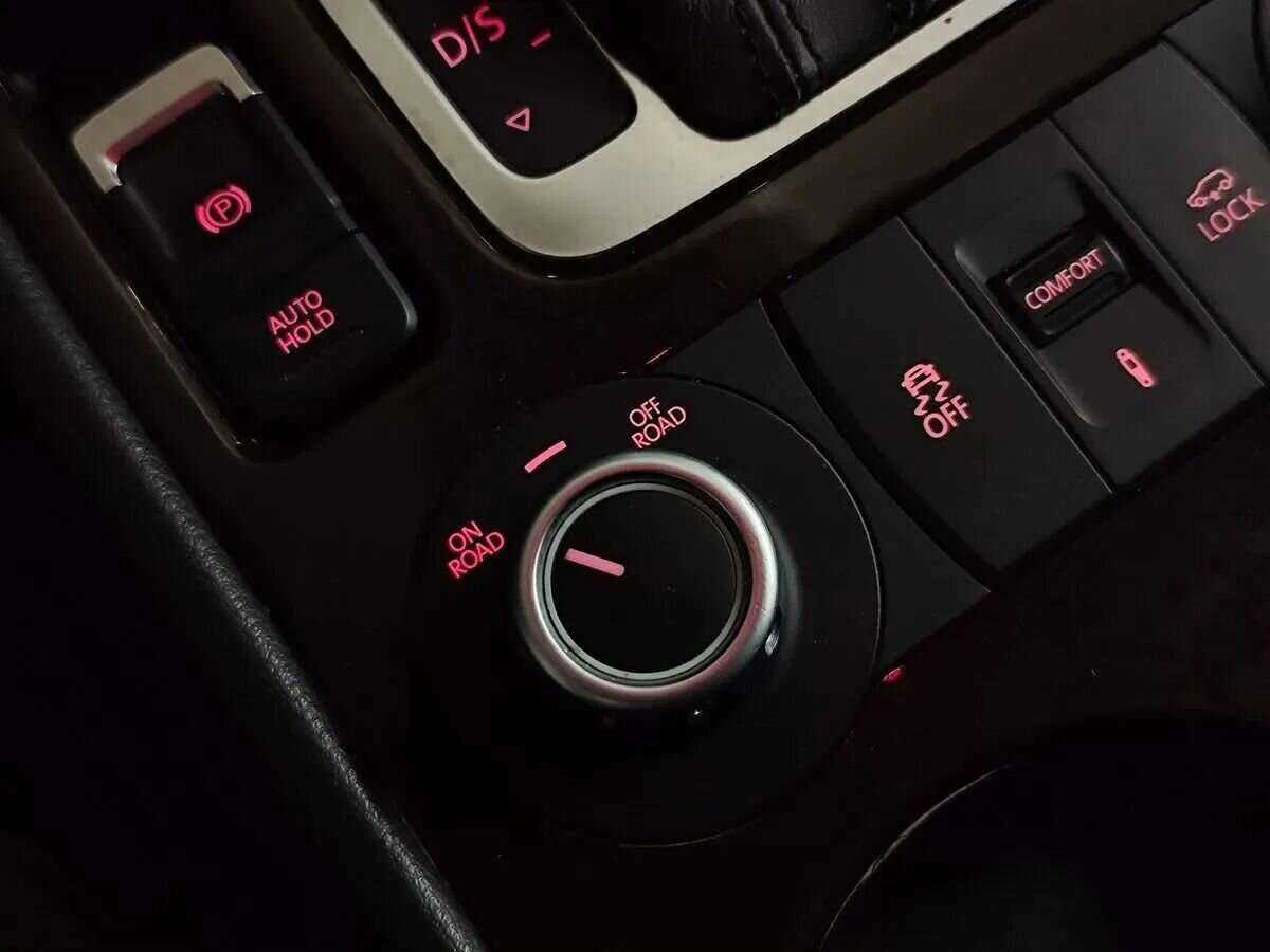 Купить Volkswagen Touareg с пробегом. Фото: #12