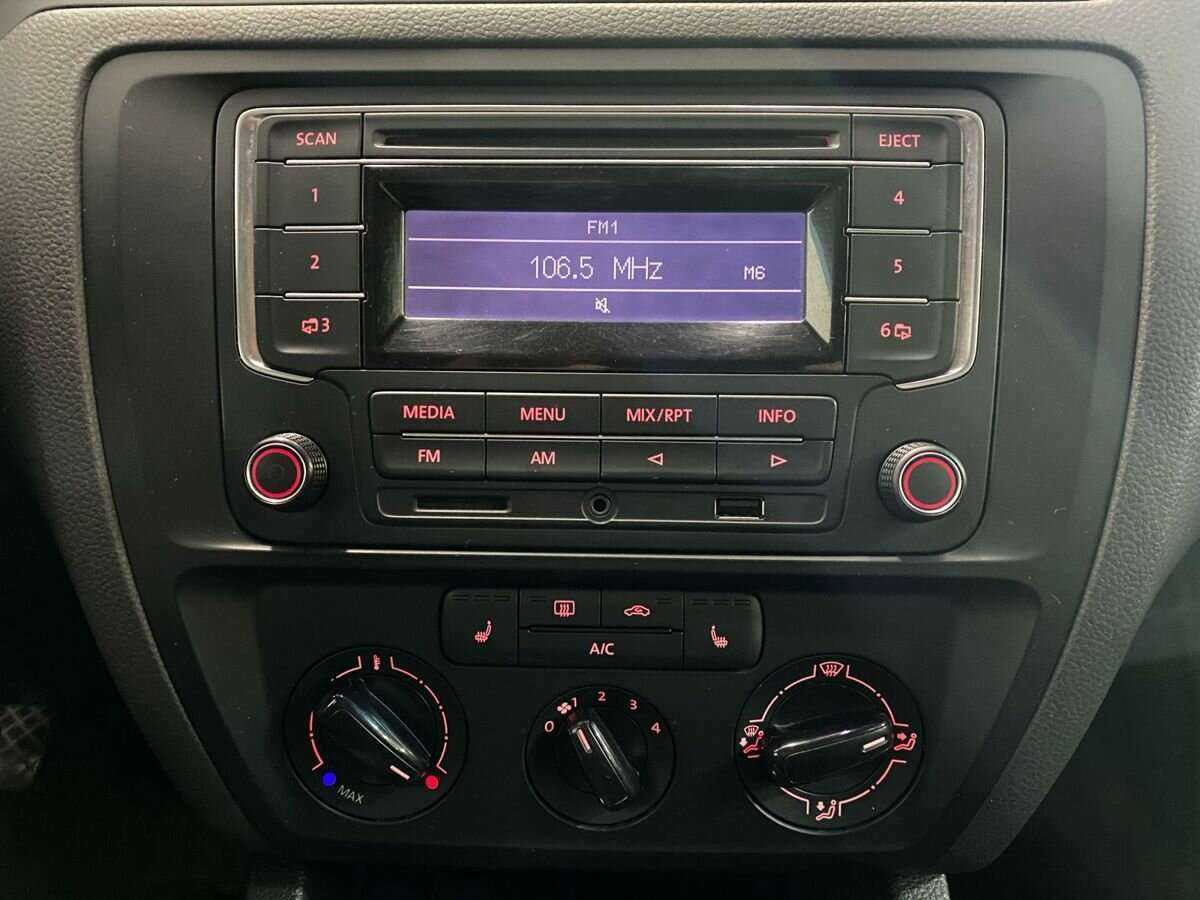 Купить Volkswagen Jetta с пробегом. Фото: #12