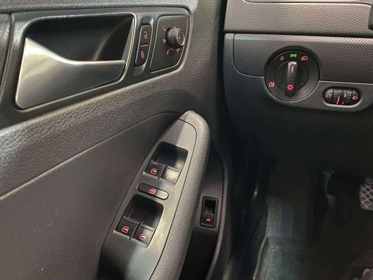 Купить Volkswagen Jetta с пробегом. Фото: #13