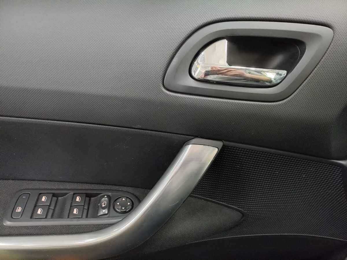 Купить Peugeot 408 с пробегом. Фото: #14