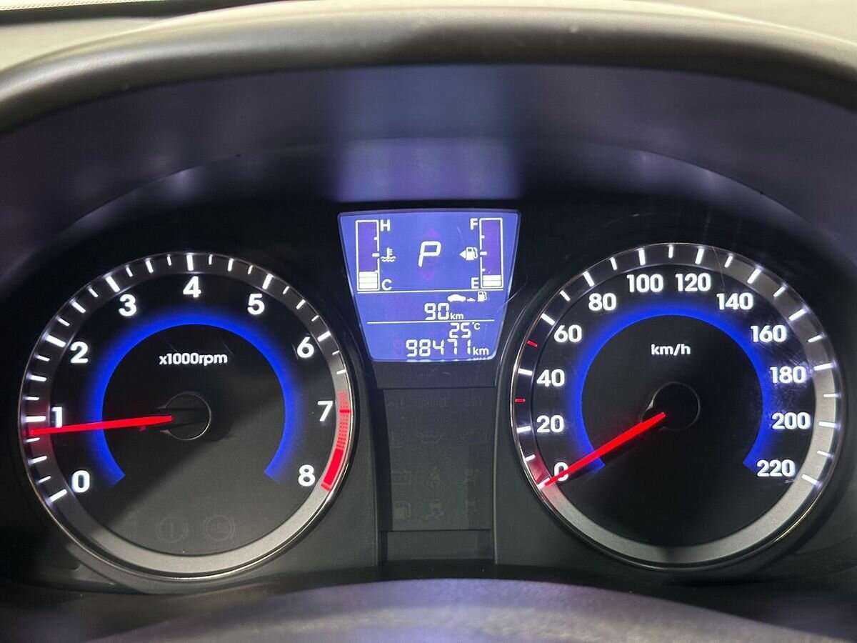 Купить Hyundai Solaris с пробегом. Фото: #8