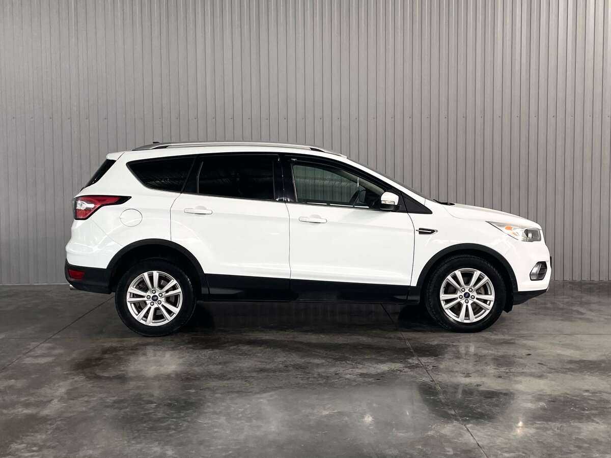 Купить Ford Kuga с пробегом. Фото: #3