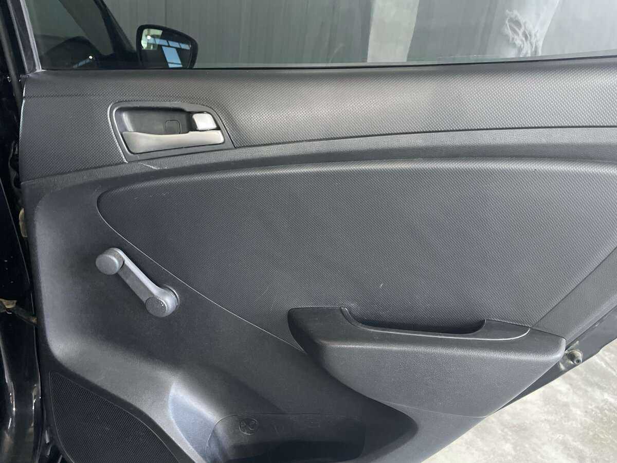 Купить Hyundai Solaris с пробегом. Фото: #19